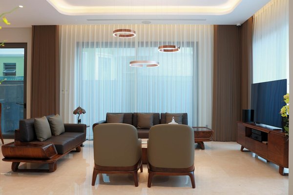 What are the best practices for improving indoor air quality in a traditional British house?